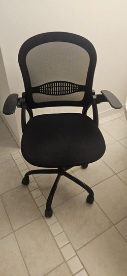 Mesh Office Chair With Adjustable Height & Arms