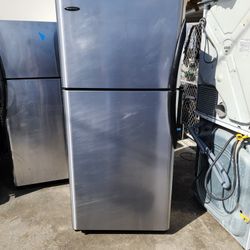 FRIGIDAIRE STAINLESS STEEL FRIDGE 