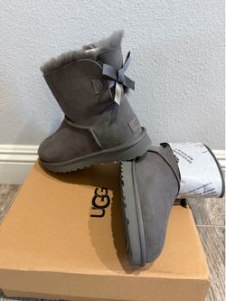 New UGG Woman’s Size’s 7, 8 Bailey bow ll Gray Authentic 100%