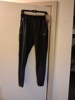 Men's Nike Phenom Running Division Dri Fit  Running Pants size small brand new all black