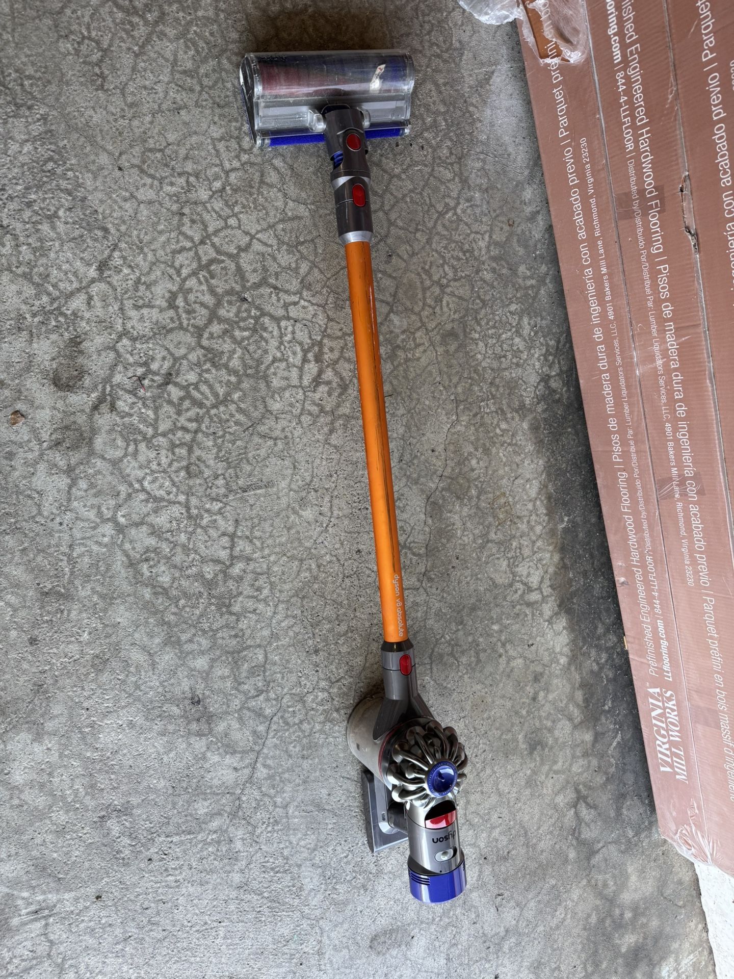 Dyson V8 Vacuum Cleaner