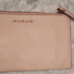 Micheal Kors Wristlet 