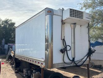 Caja refrigerada de 16'ft Equipada ThermoKing con  sistema liftgate en buenas condiciones// Summit road and Epperson Ln.  $ 6,500  OBO.