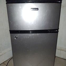 Emerson Refrigerator And Freezer Comes With Two Keys One Lock Lock The Refrigerator And Freezer Door Good For If Sharing Room With Another Person