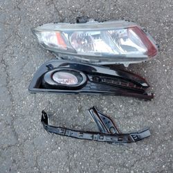 2015 Honda civic EX passenger side headlight with fog light assembly and bumper bracket