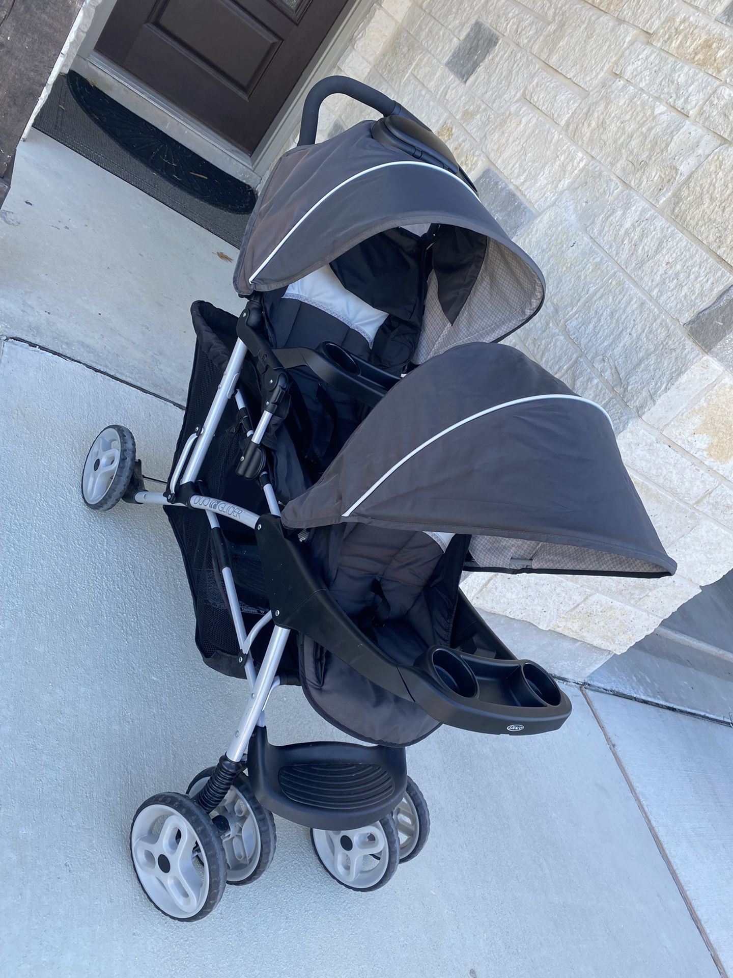 Graco  Double  Stroller In Very Good Condition