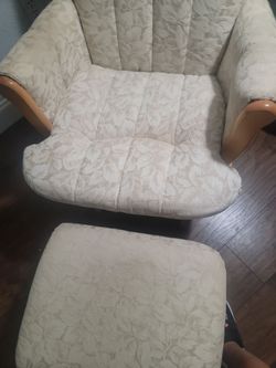 Nursing glider and ottoman