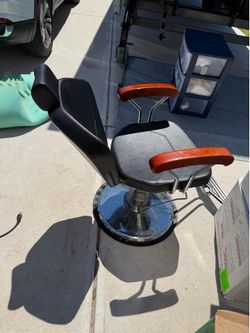 Salon chair