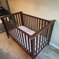 Baby Crib With Comfortable Mattress 