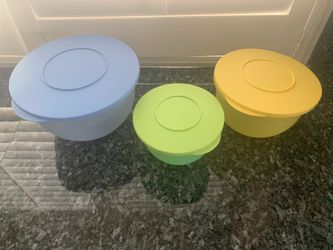 Set of 3 Tupperware Bowls with Lids - Blue, Yellow and Green