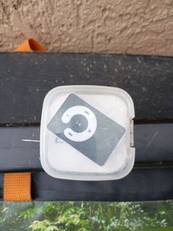 Apple iPod Shuffle with Case