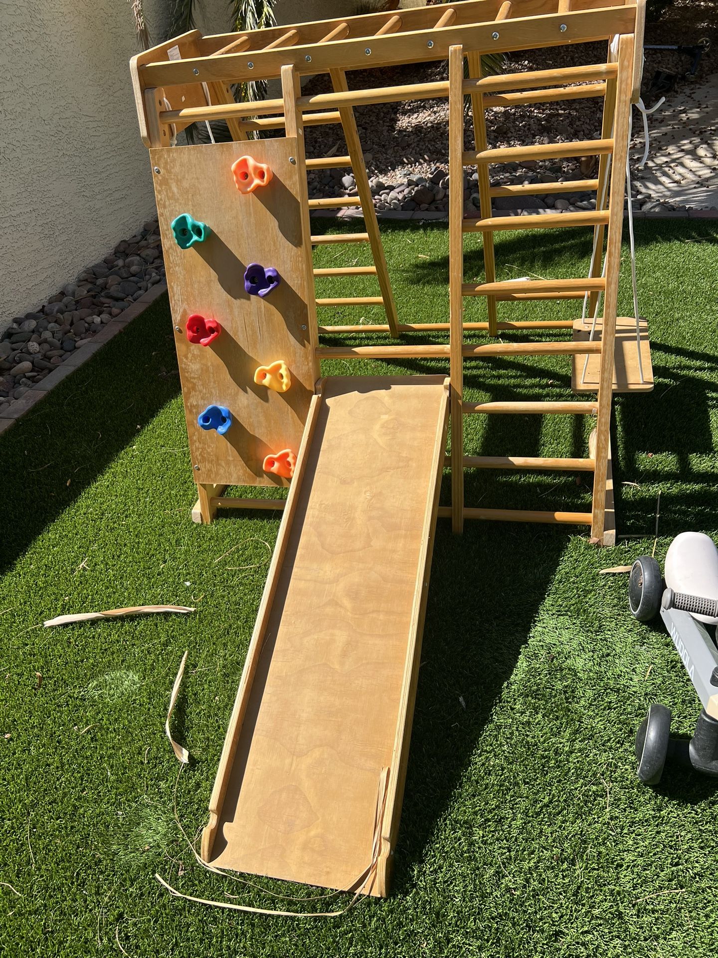 Outdoor jungle gym