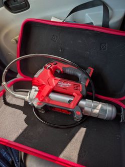 MILWAUKEE cordeles Grease gun