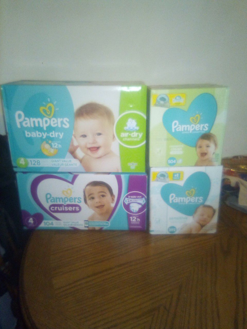 Pampers size 4, 128diapers, Pampers can cruisers size 4 104 diapers , Pampers wipes 2 boxes