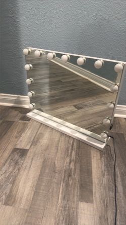 Hollywood Vanity Mirror with Lights