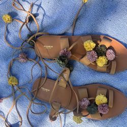 Size  5/6 Women Strap Up  Floral Sandals. 