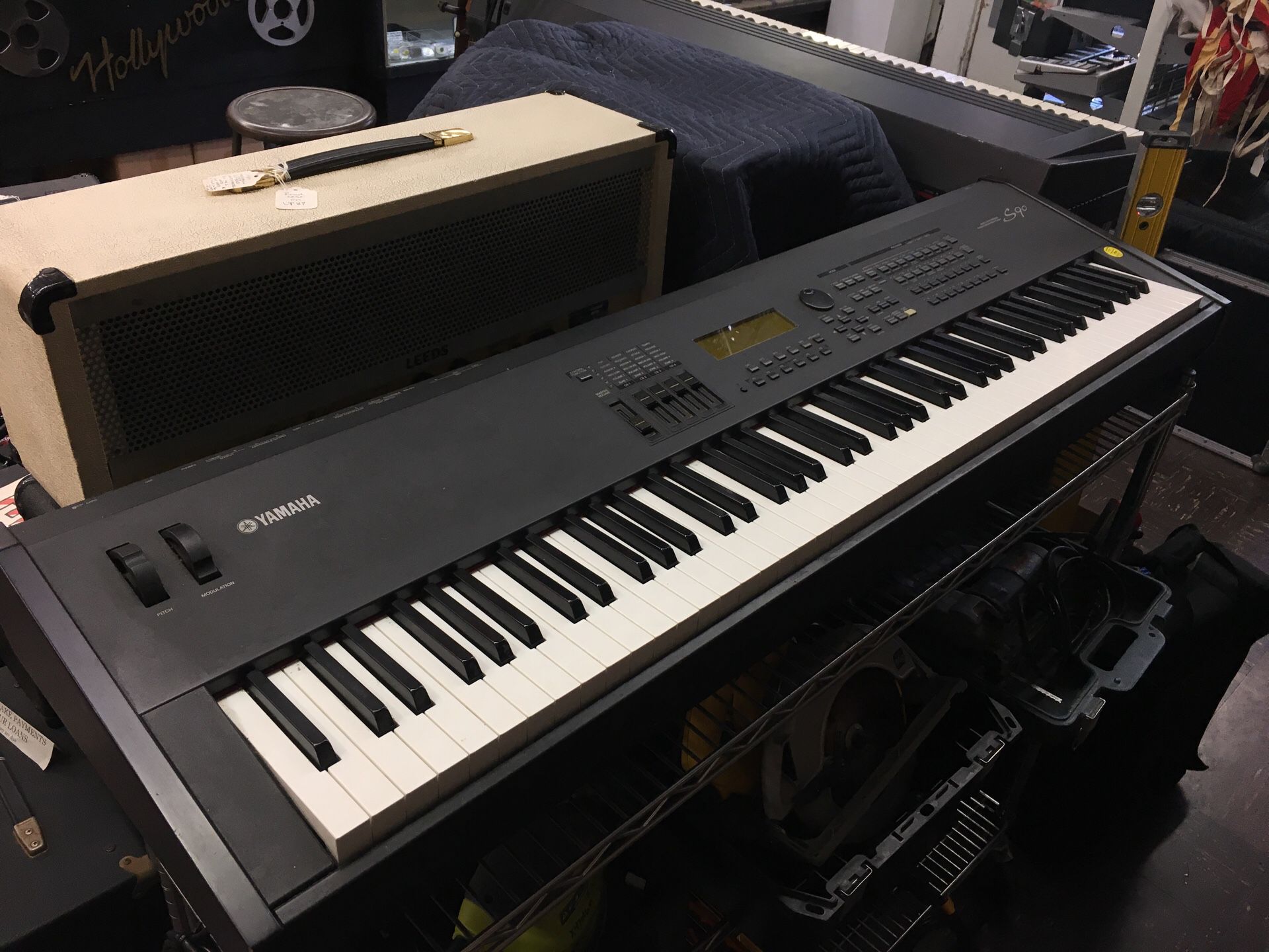Yamaha S90 Music Synthesizer Keyboard