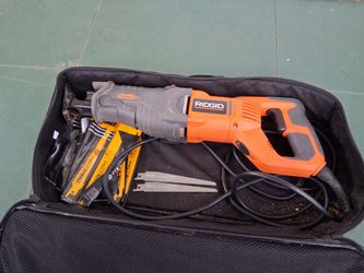 Ridgid Fuego 10-Amp Compact Orbital Reciprocating Saw (R3002) with DeWalt Multi-Blade Set