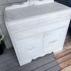 Super cool vintage cabinet / hutch!