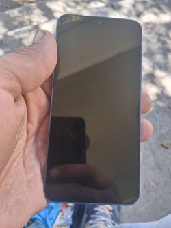 Samsung S25+, iPhone 13 Mini (Unlocked), iPhone SE, and a Samsung Flip 3 (Parts Only)