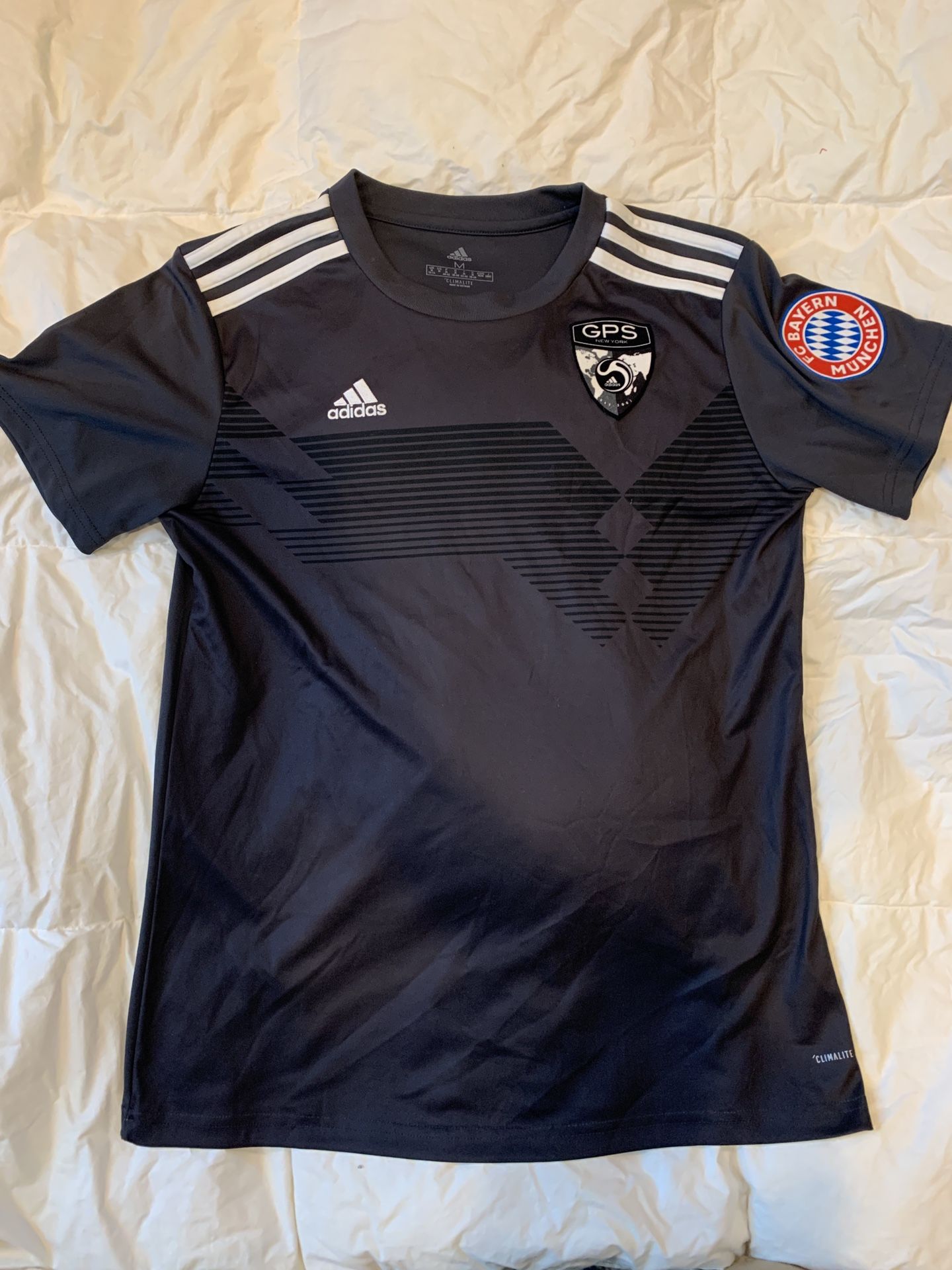 FC BAYERN MUNICH JERSEY MENS MEDIUM
