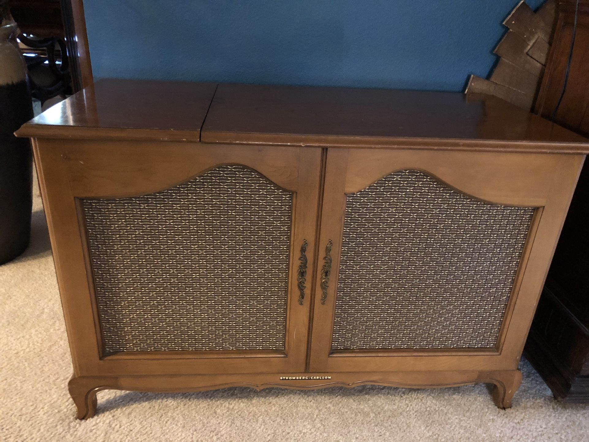 VINTAGE STROMBERG-CARLSON STEREO CONSOLE RECORD PLAYER