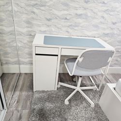Desk And Chair 