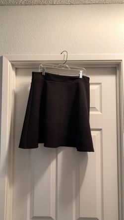 Simple black skirt not form fitting size Large