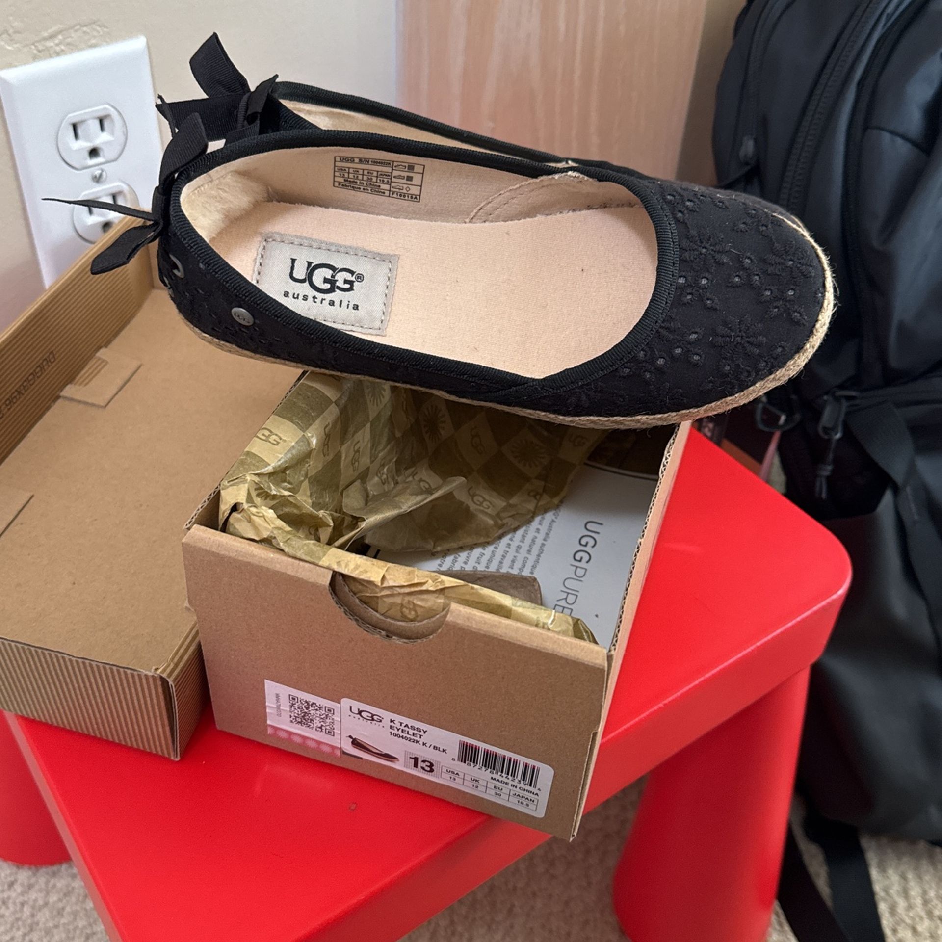 Brand New UGG Girls Dress Shoes Tassy Eyelet Black Shoes