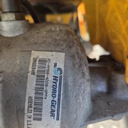 ((READ AD))((Set Of TWO))((HYDROS Cubcadet ZEROTURN)) Zeroturn Mower 