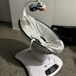 4moms mamaRoo 4.0 Baby Swing