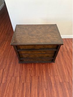 2-Drawer Nightstand / End Table