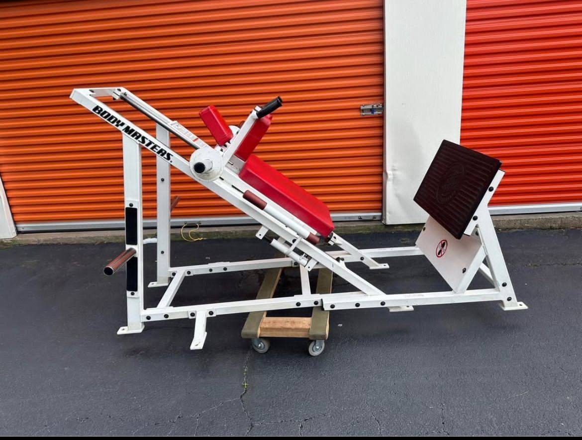 Bodymasters-LE-401-A-Linear-Hack-Squat