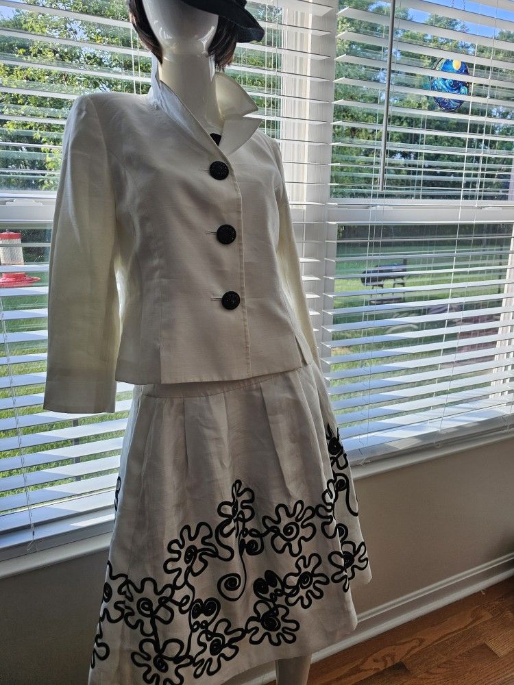 $25.00 - Women's Blazer & Skirt Set By KASPER! Size (8)/Black Floral Embroidery/Gemstone Statement Buttons/Like New Condition!