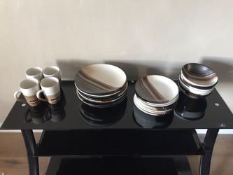 Dinnerware Set with dinner plates, salad plates, bowls and mugs.