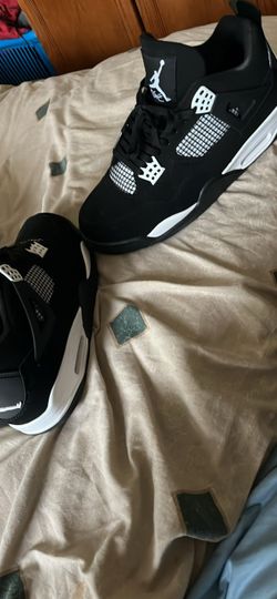 Jordan 4 white thunder