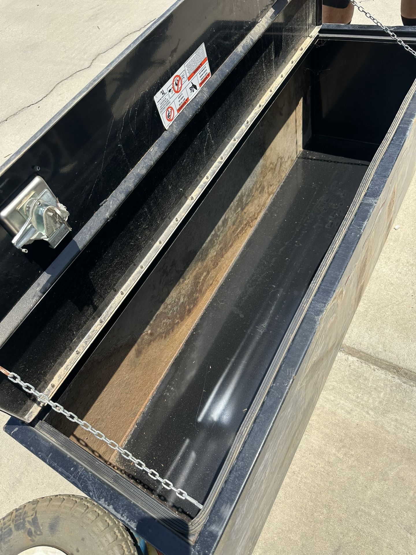 LARGE TOOL BOX