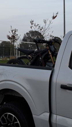 2025 Surron Light Bee X (Low miles!!) 🎄