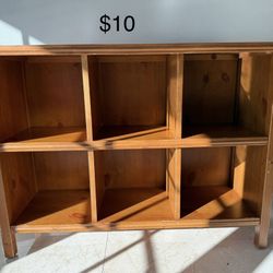 Wood bookshelf - 6 Cubby