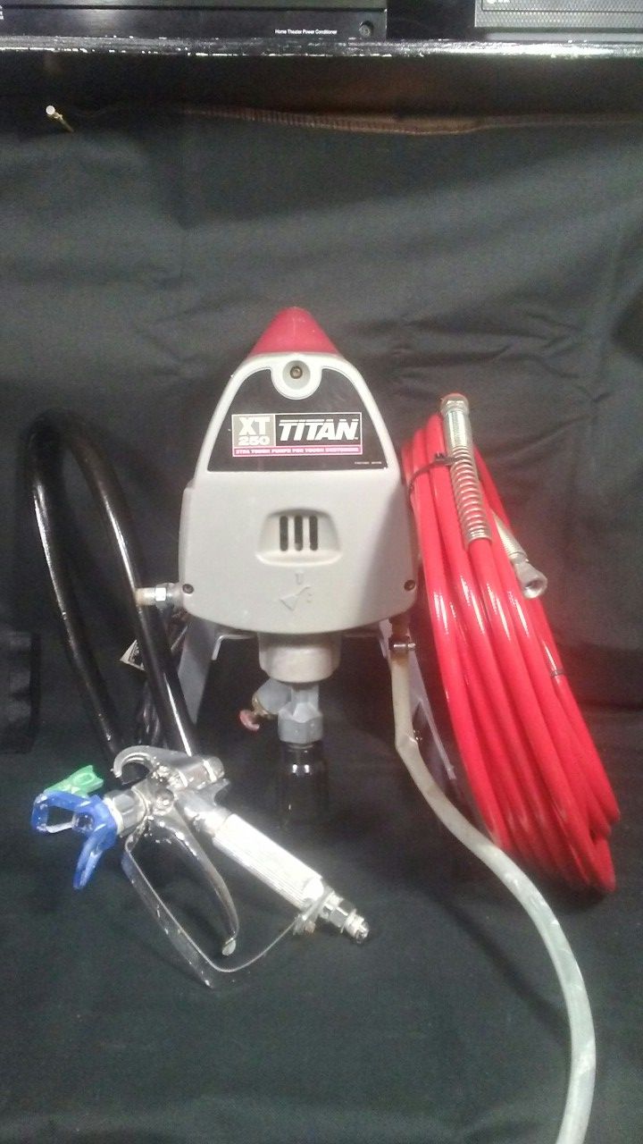 TITAN XT250 AIRLESS SPRAYER