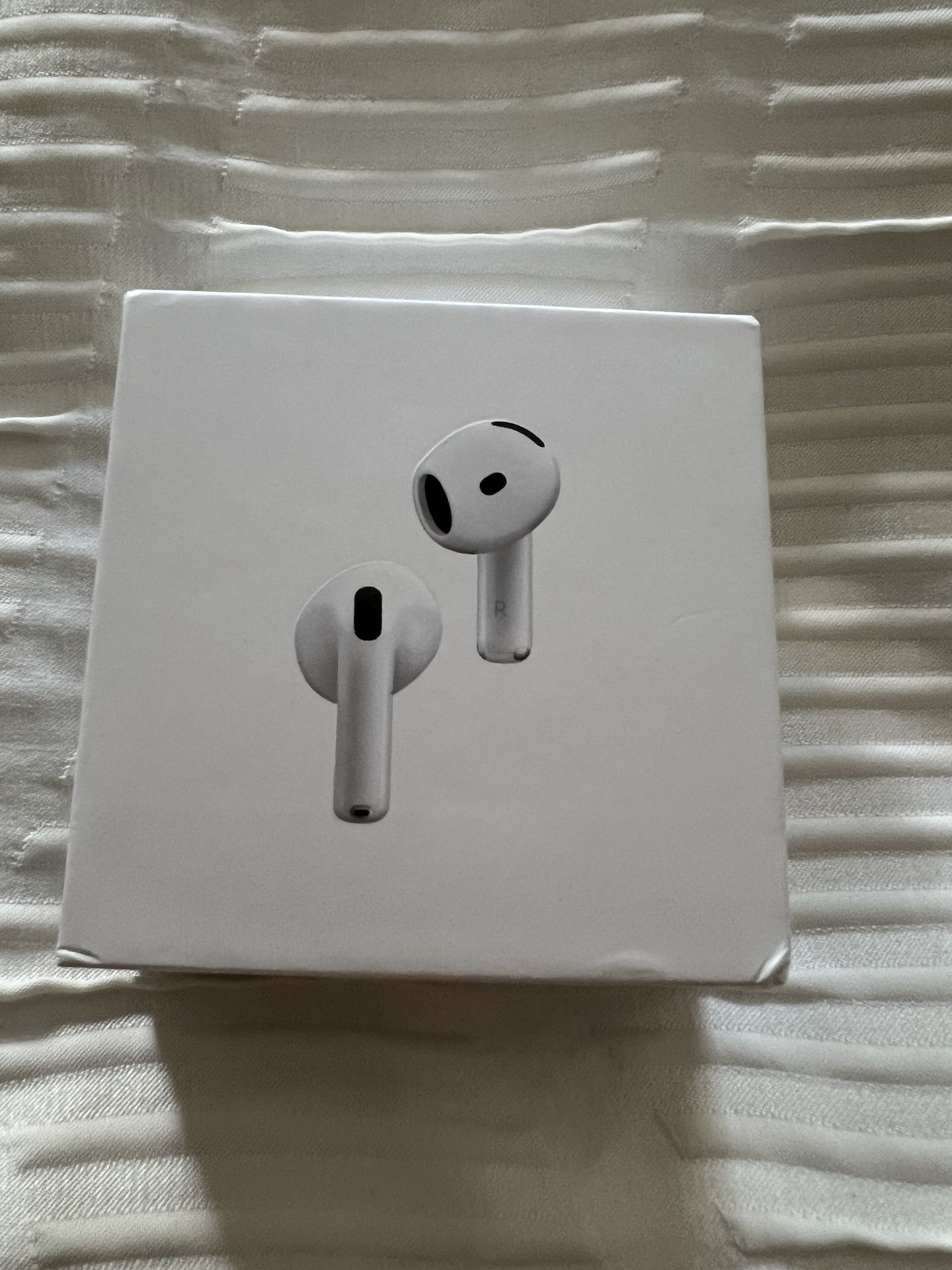 AIRPODS 4
