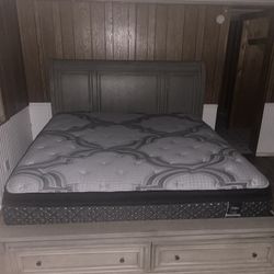 KING BED SET!!! No MATTRESS