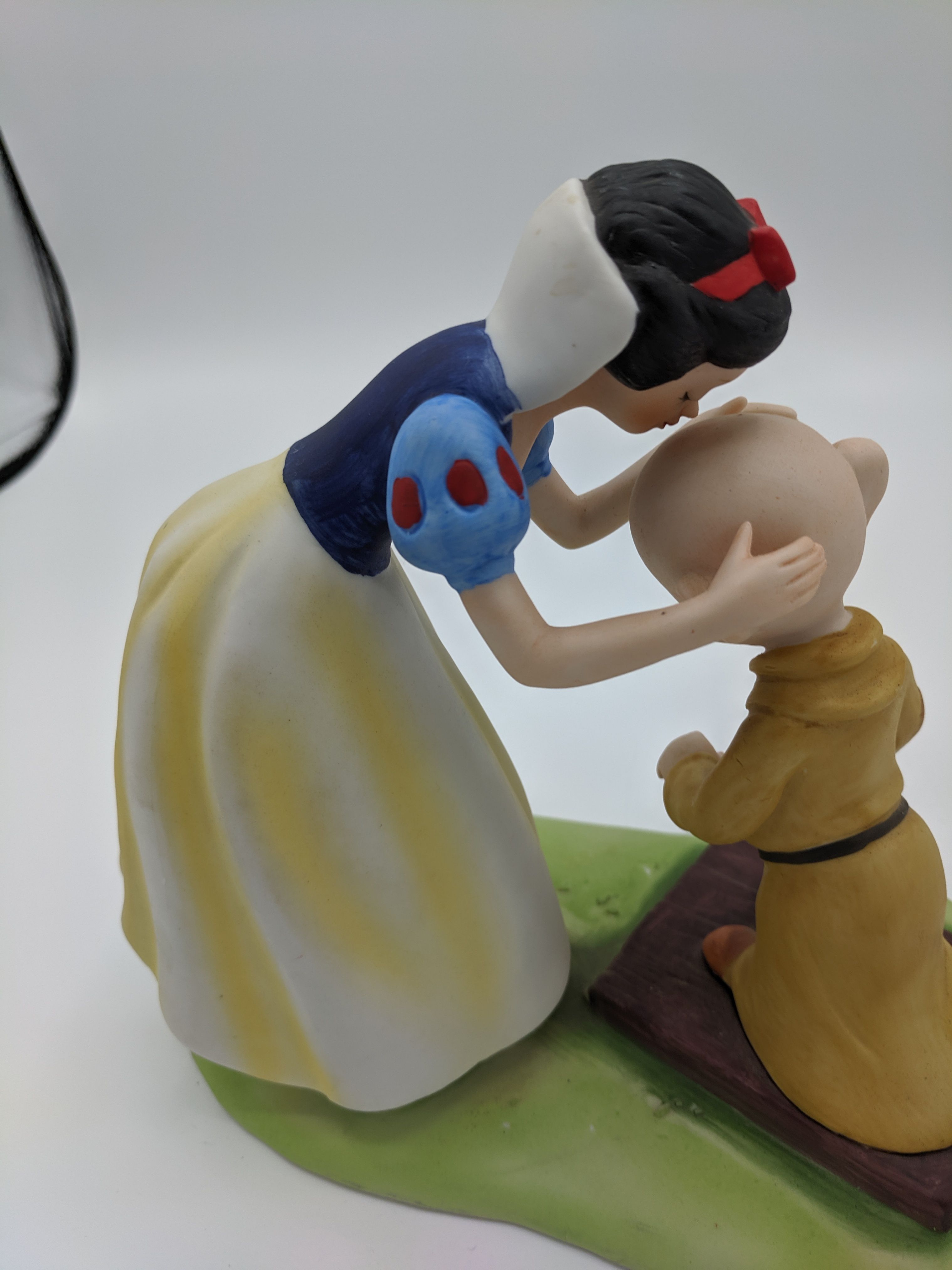Disney Snow White kissing Dwarf