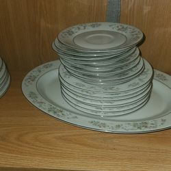 Dinner Set Never Used Got As A Gift Dont Have Original Box