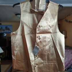 New Men's Dress Vest With Tie, Bow Tie And Handkerchief. Hablo Español. 