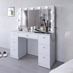 Makeup vanity W/chair
