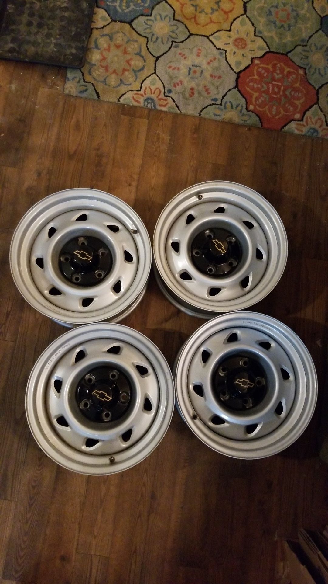 4 x Rims w/ Chevy Stud Covers (NEVER USED)