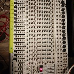 Mixer Console Bheringer 
