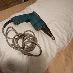 Makita  Drywalt