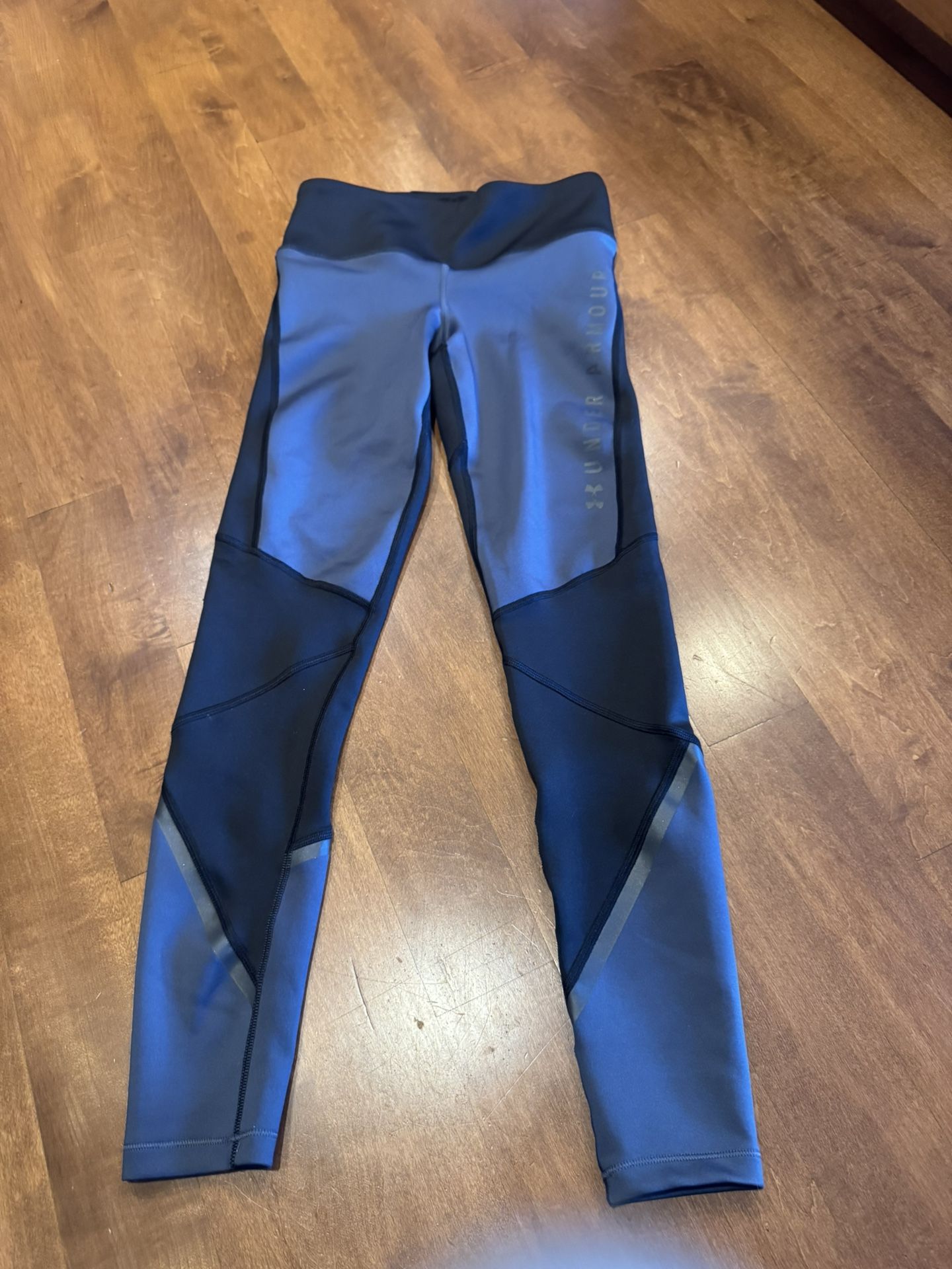 Woman’s Under Armour Coldgear Workout Pants Shipping Available
